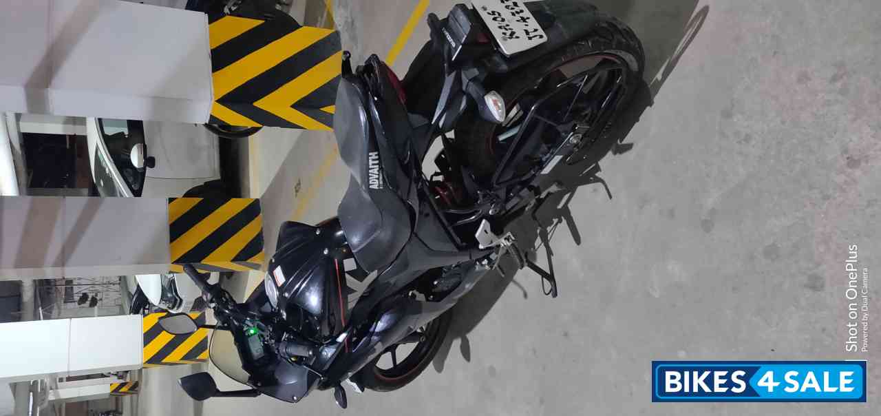 Black Suzuki Gixxer SF