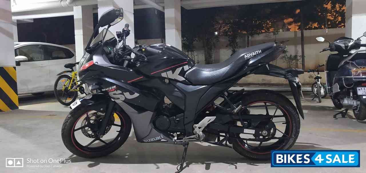 Black Suzuki Gixxer SF
