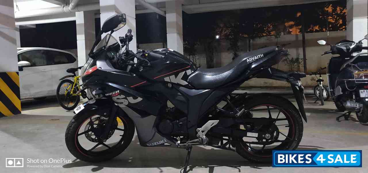 Black Suzuki Gixxer SF