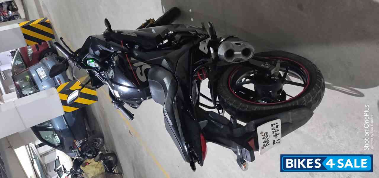 Black Suzuki Gixxer SF
