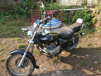 Black Bajaj Avenger 220 DTS-i