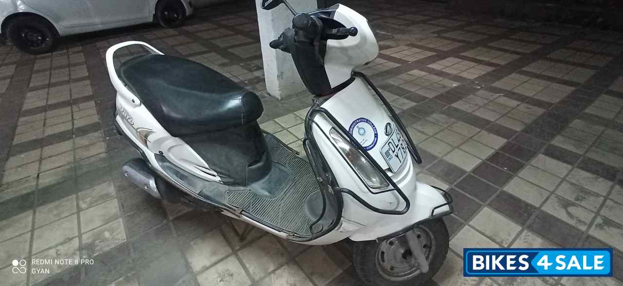 White Mahindra Duro DZ White Mahindra Duro DZ