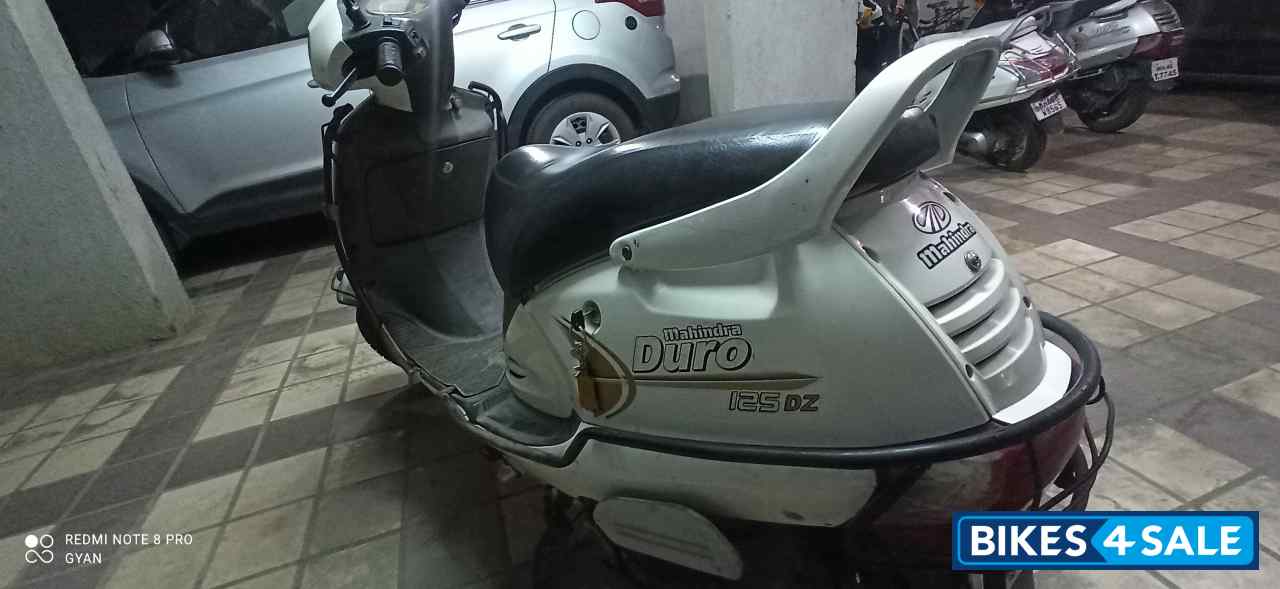 White Mahindra Duro DZ White Mahindra Duro DZ