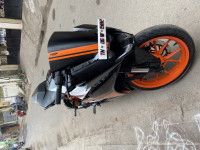 Black KTM RC 200