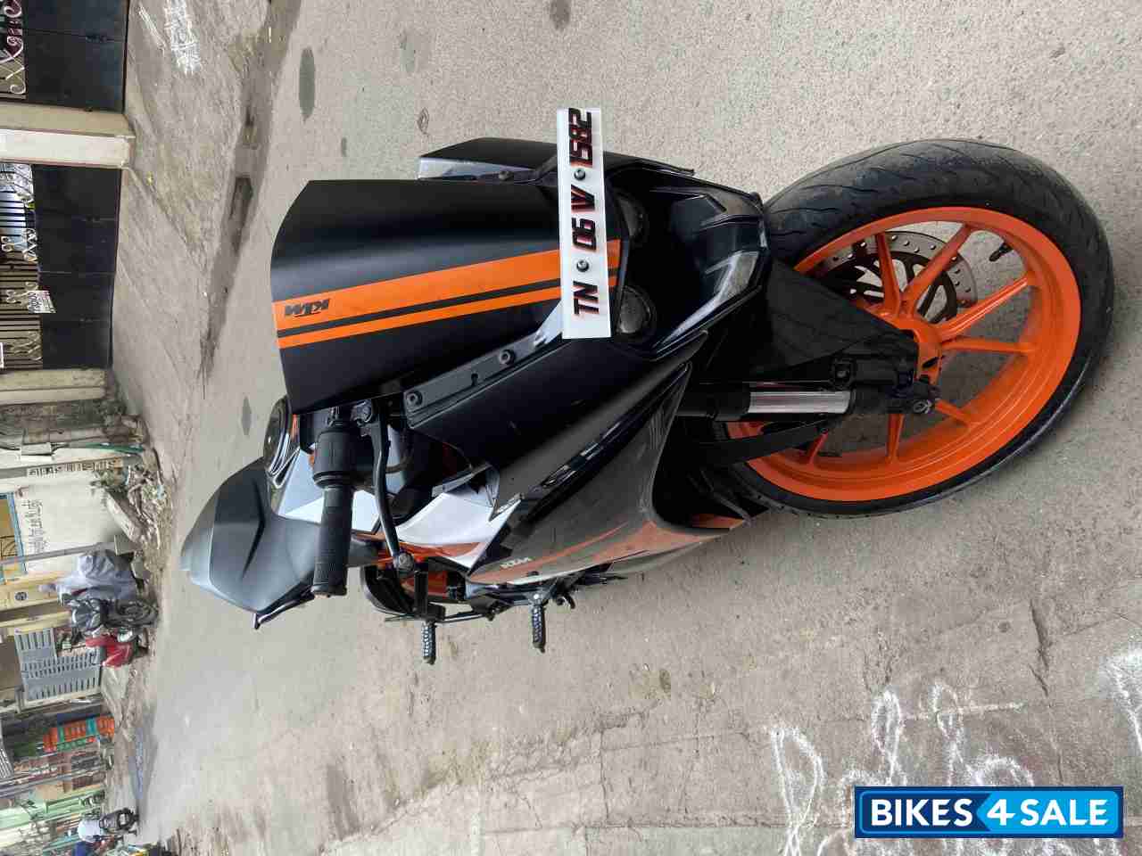 Black KTM RC 200