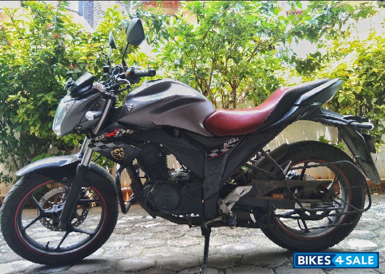 Grey Suzuki Gixxer SP