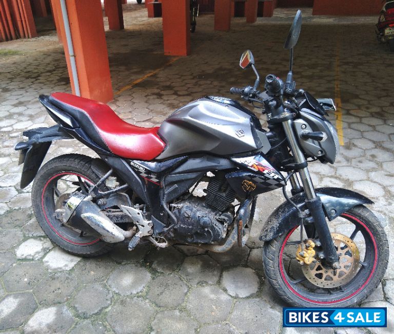 Grey Suzuki Gixxer SP Grey Suzuki Gixxer SP