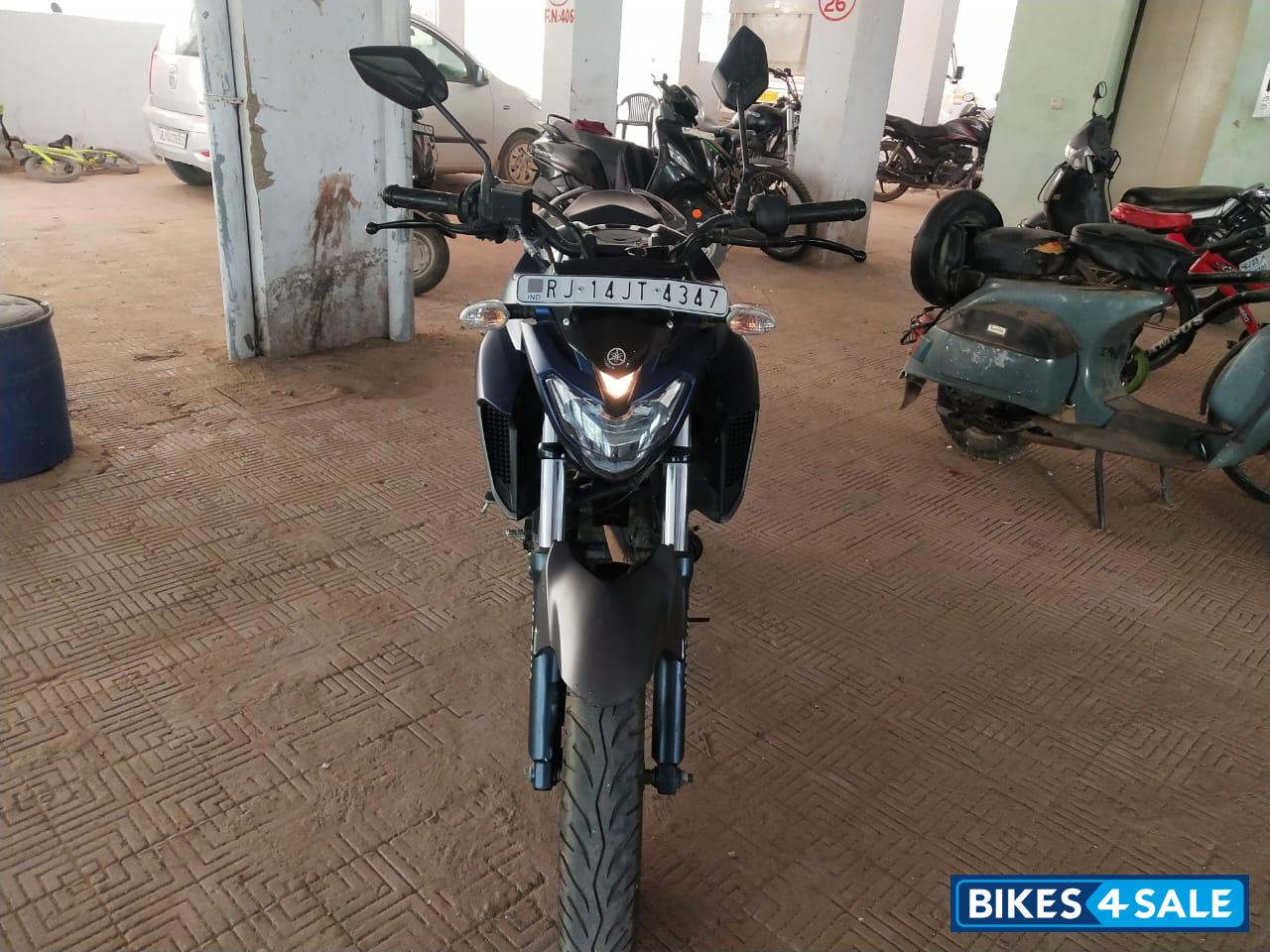 Blue-black Yamaha FZ25