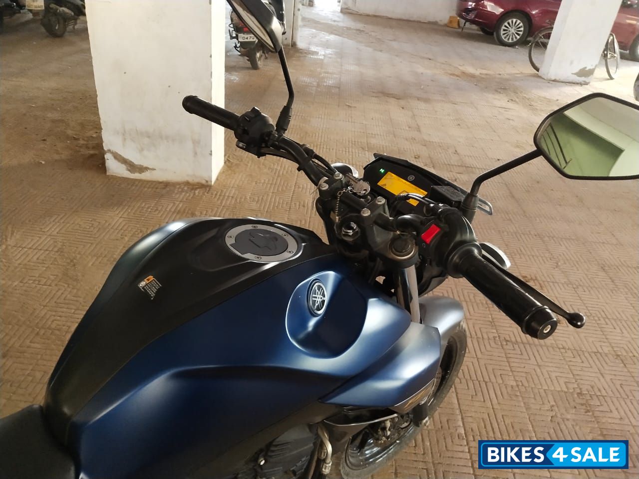 Blue-black Yamaha FZ25