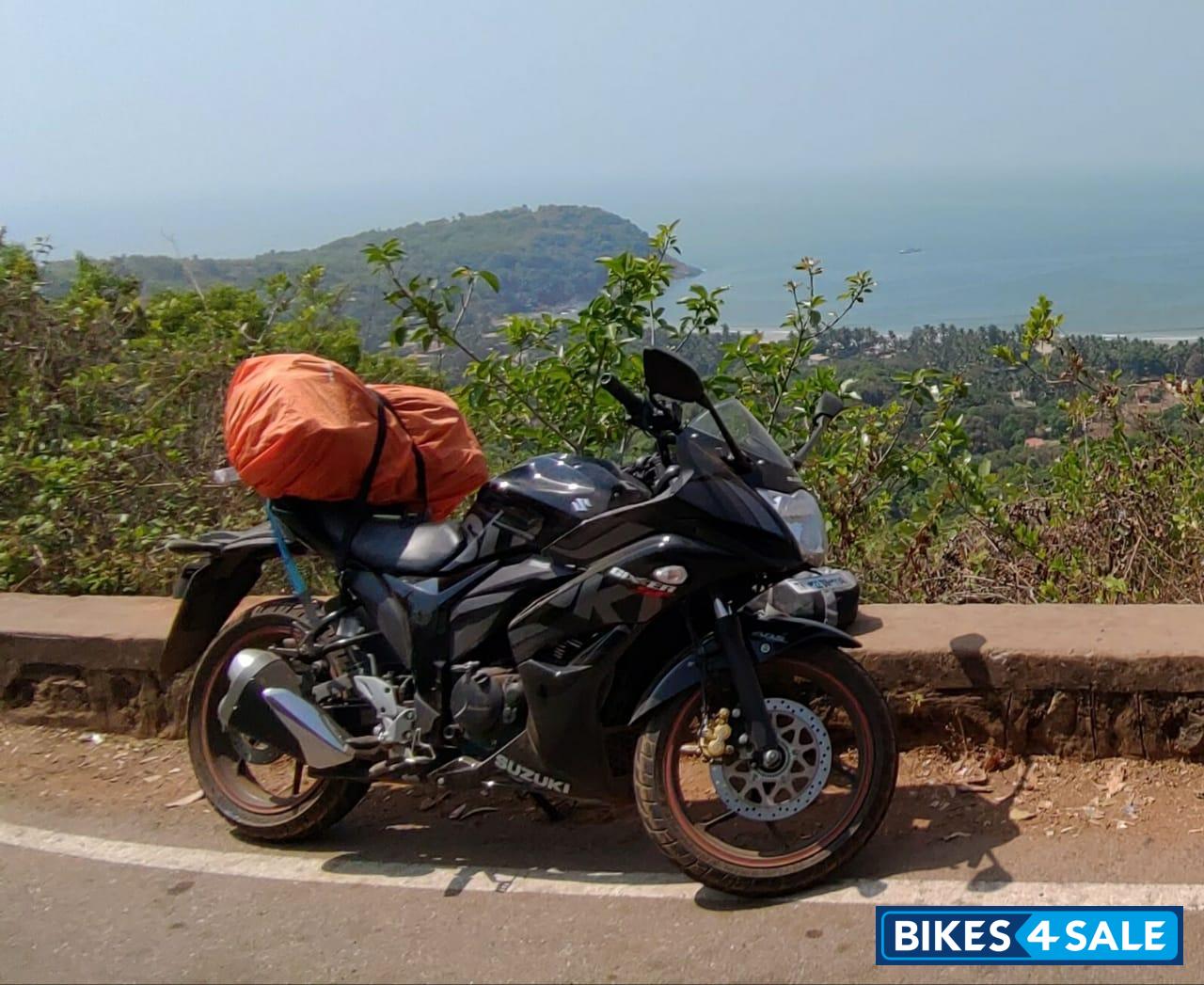 Black Suzuki Gixxer SF Fi