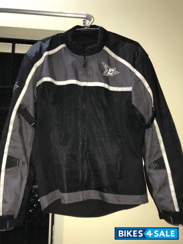 Black Suzuki Gixxer SF Fi