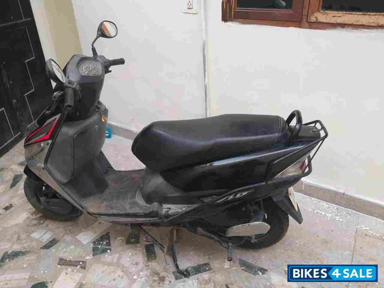 Black Honda Dio