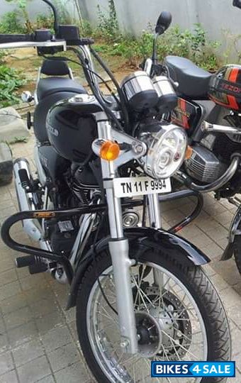 Black Royal Enfield Thunderbird 350