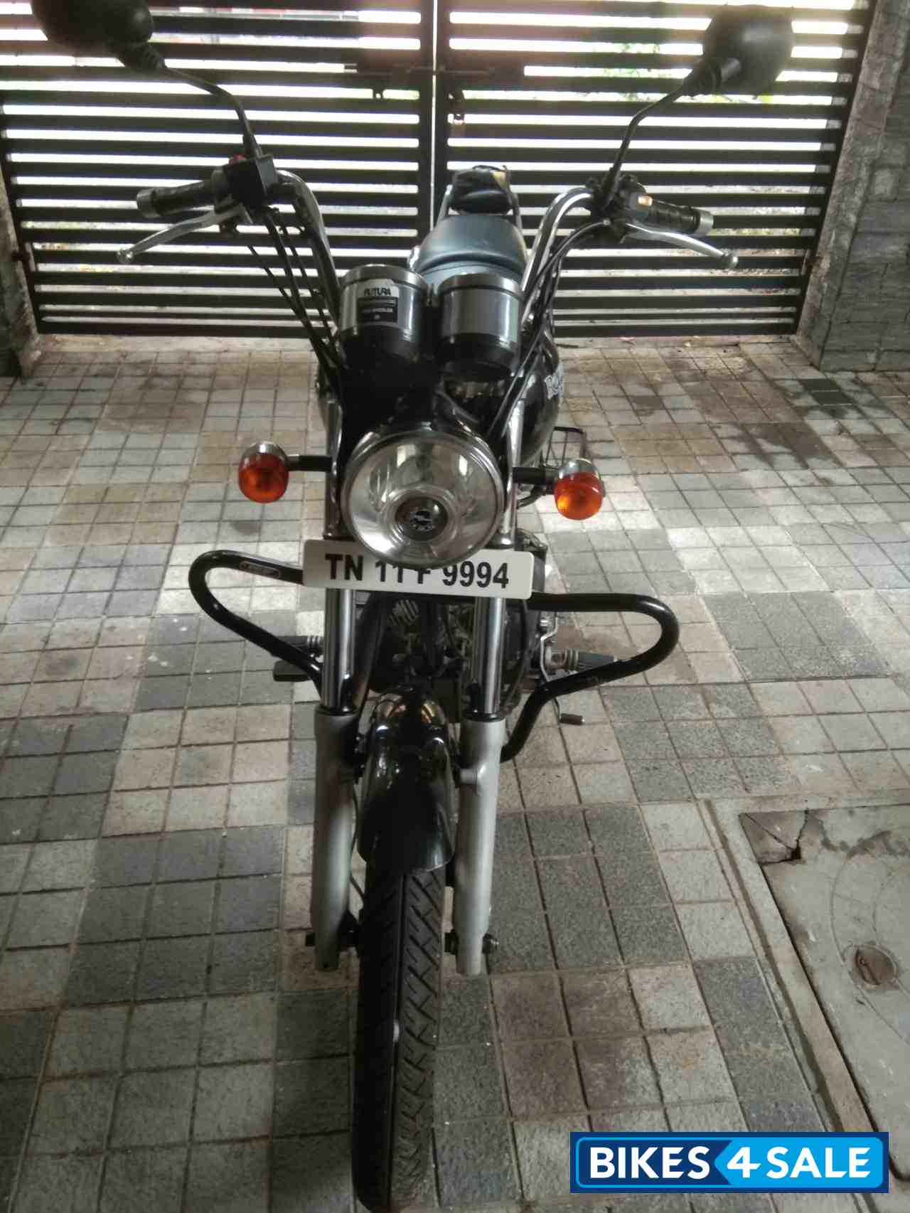 Black Royal Enfield Thunderbird 350 Black Royal Enfield Thunderbird 350