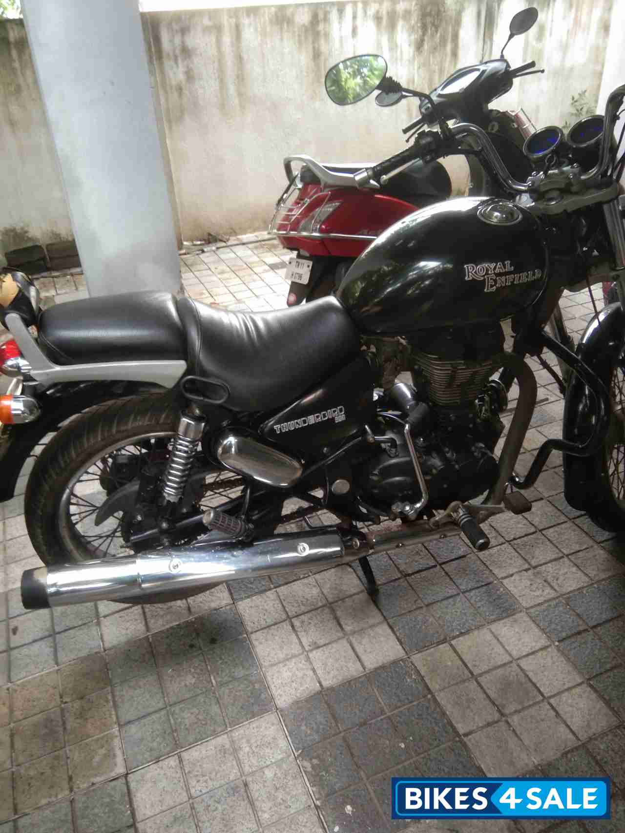 Black Royal Enfield Thunderbird 350 Black Royal Enfield Thunderbird 350
