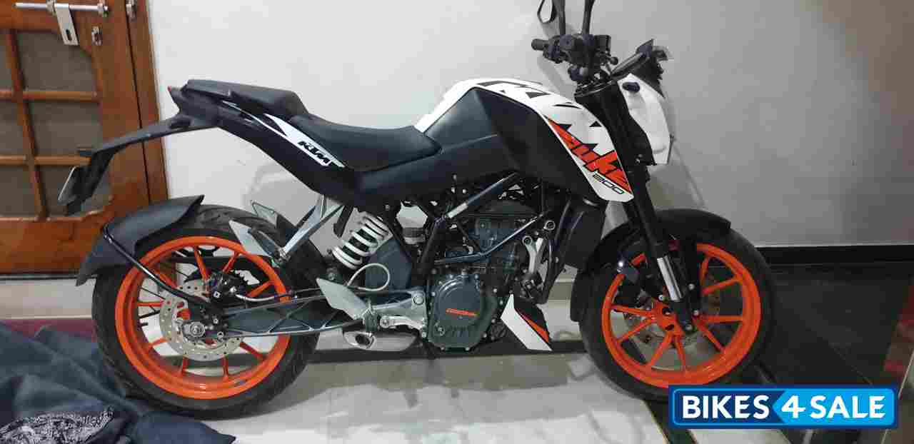 White KTM Duke 200