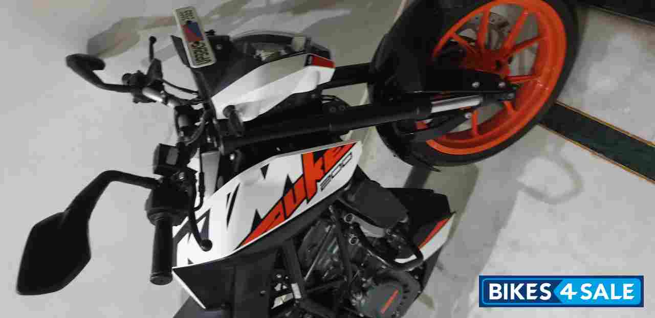 White KTM Duke 200