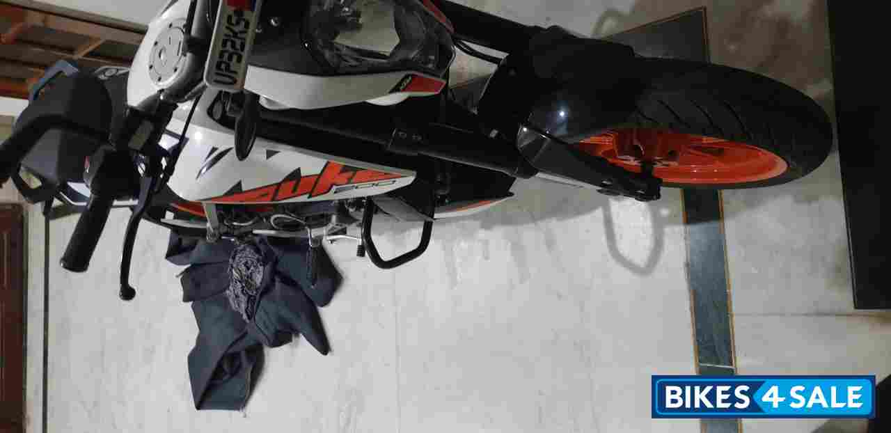 White KTM Duke 200