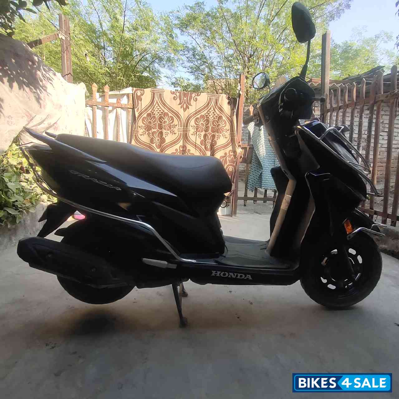 Black Honda Grazia