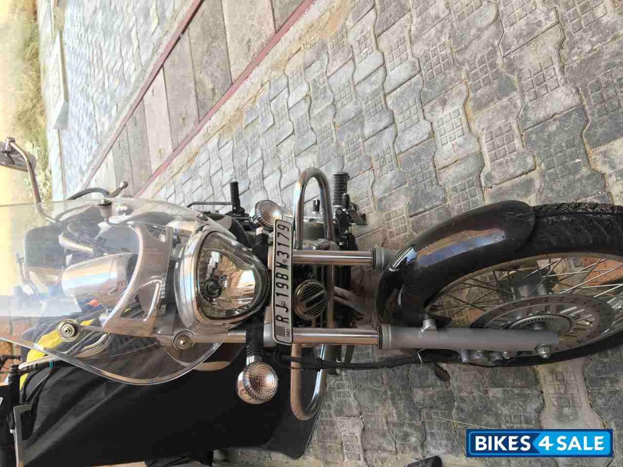 Auburn Black Bajaj Avenger Cruise 220 BS6