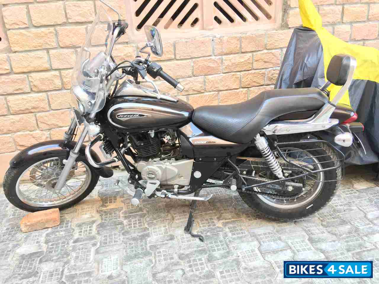 Auburn Black Bajaj Avenger Cruise 220 BS6