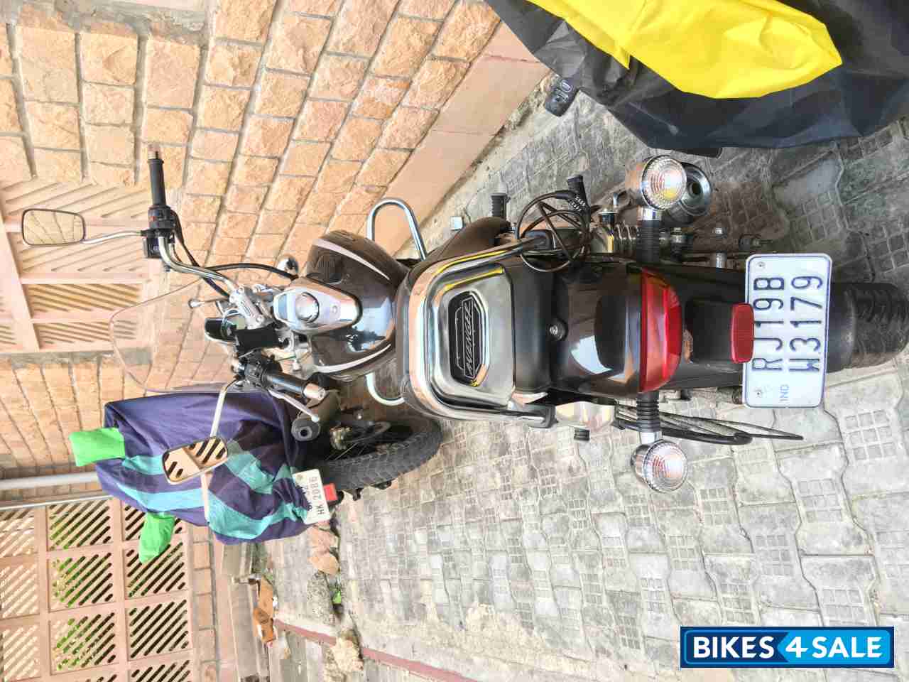 Auburn Black Bajaj Avenger Cruise 220 BS6