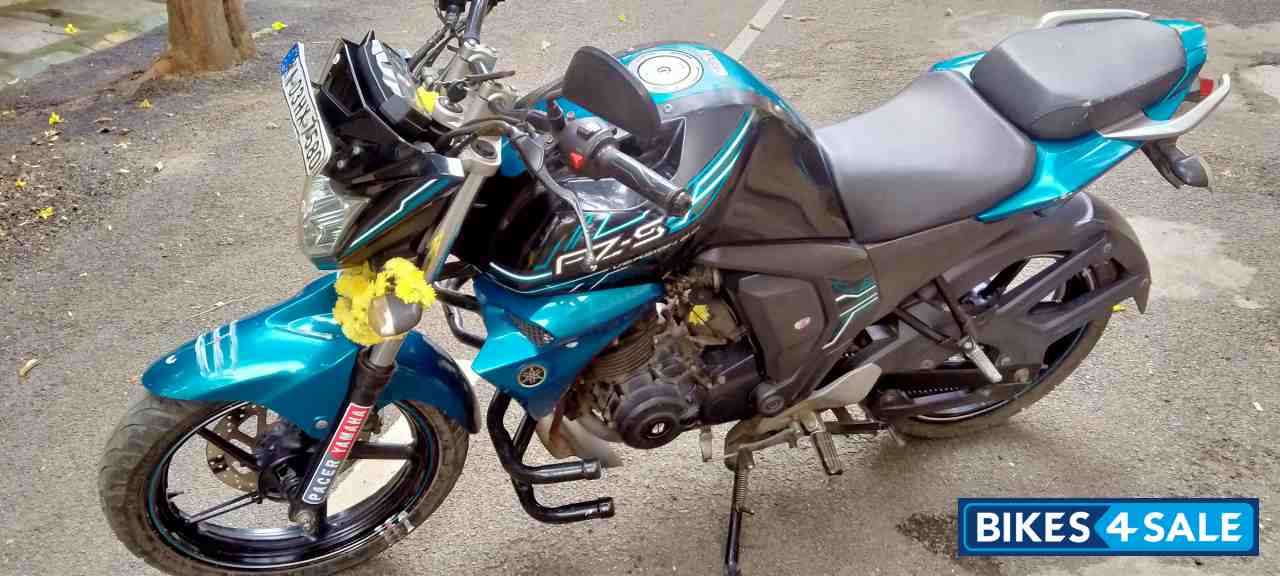Black & Cyan Yamaha FZ-S FI V2