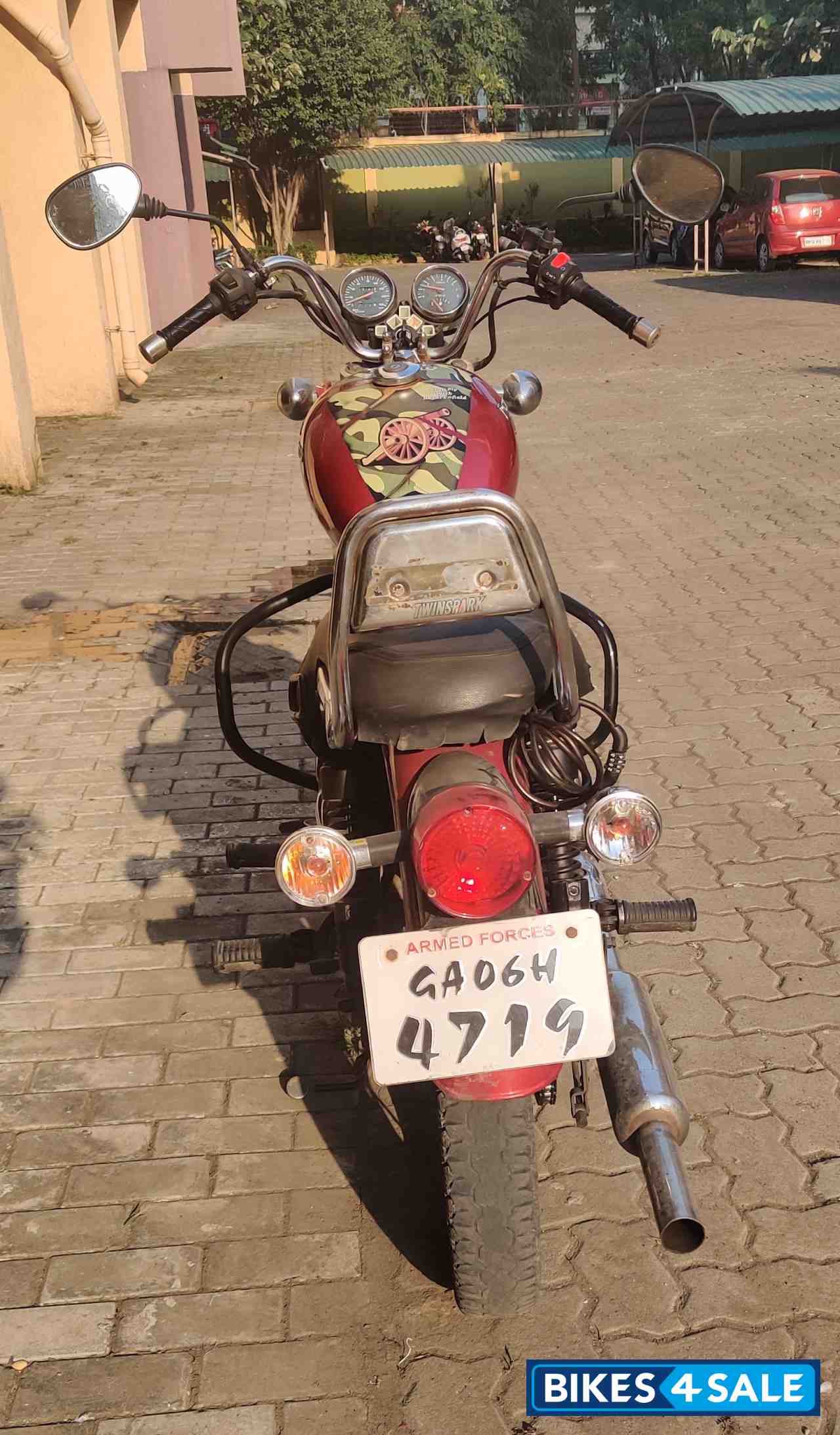 Red Royal Enfield Thunderbird TwinSpark 350