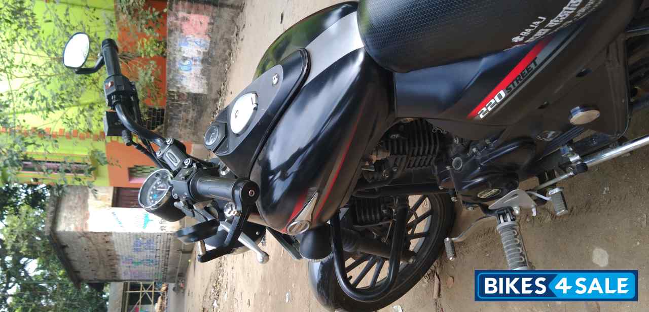 Bajaj Avenger Street 220