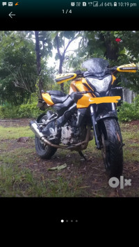 Yellow Bajaj Pulsar 200 NS