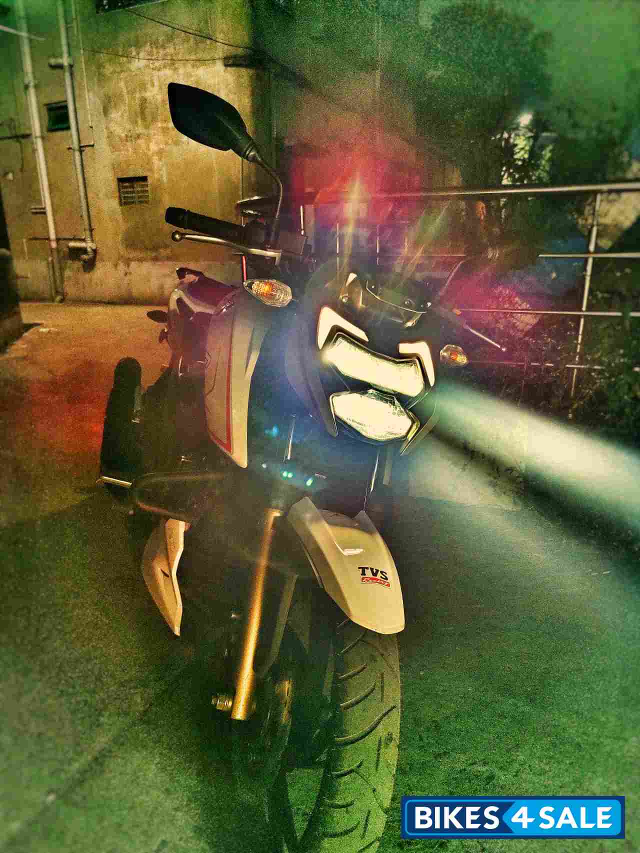 White TVS Apache RTR 200 4V 2020