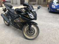 Black Yamaha YZF R15 V2