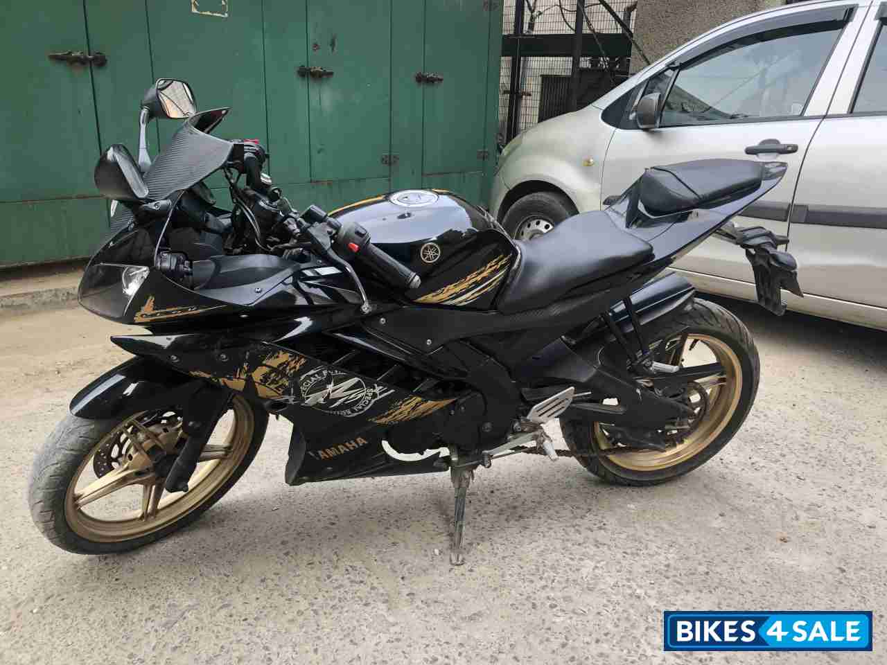 Black Yamaha YZF R15 V2 Black Yamaha YZF R15 V2
