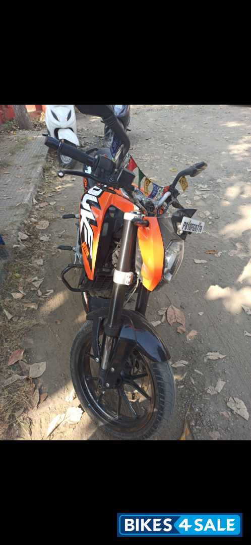 Black Orange KTM Duke 200