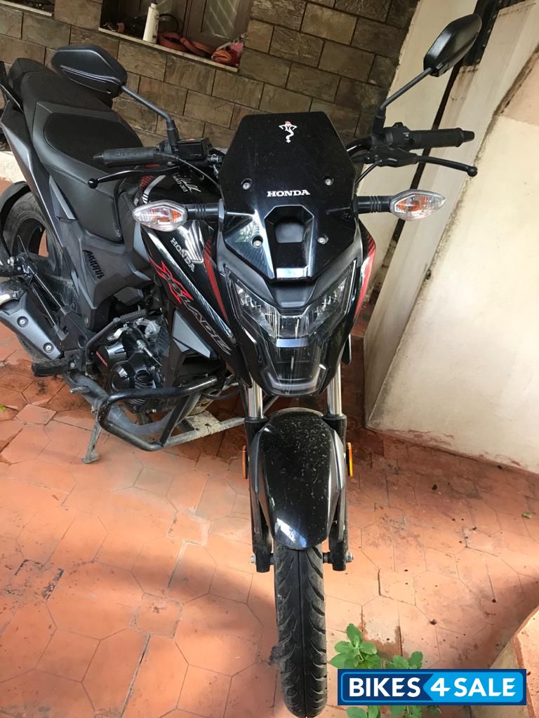 P-black Honda XBlade