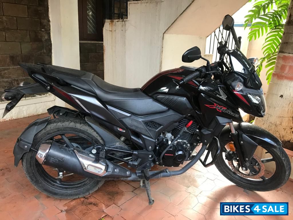 P-black Honda XBlade