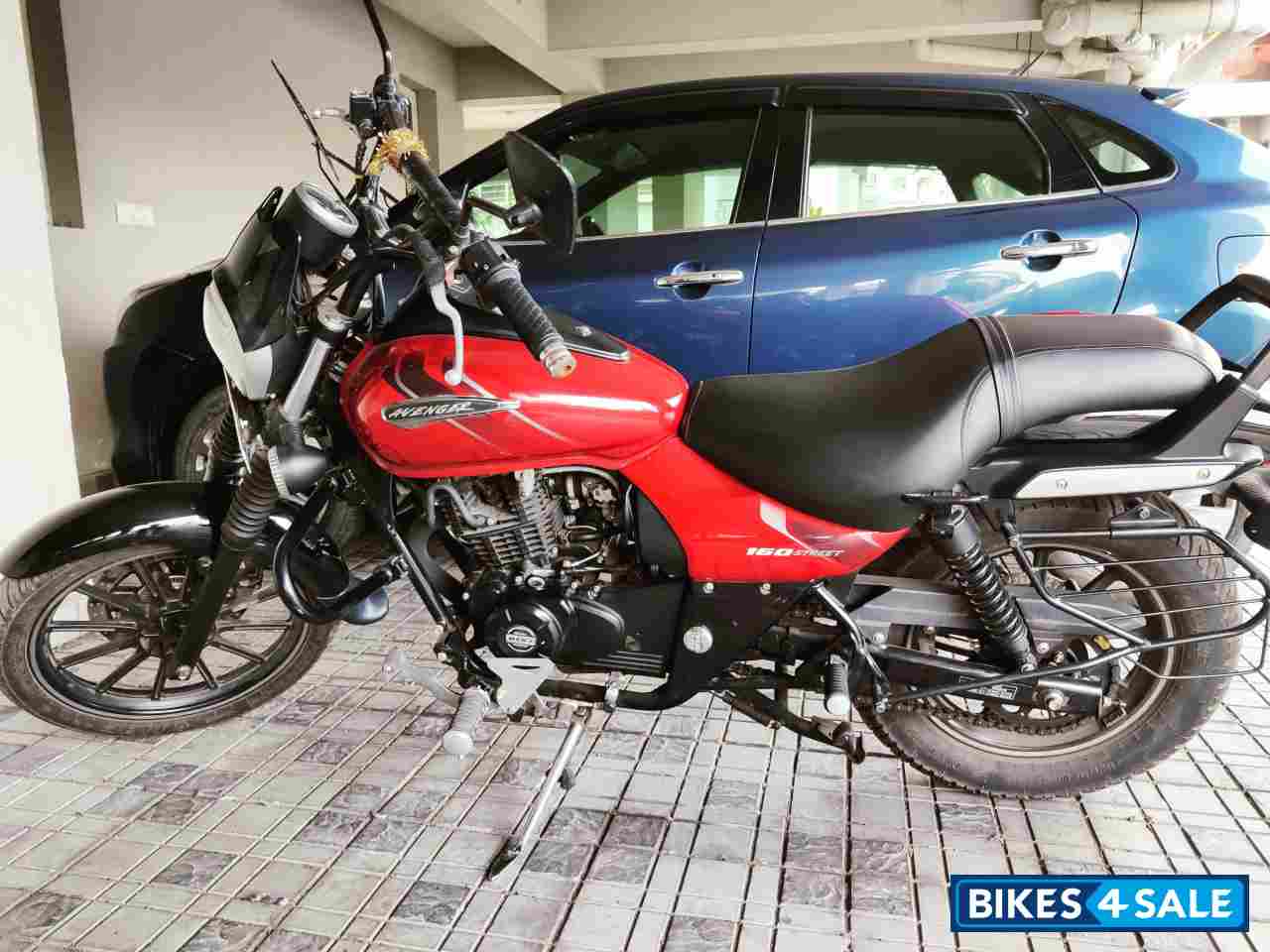 Red Bajaj Avenger Street 160