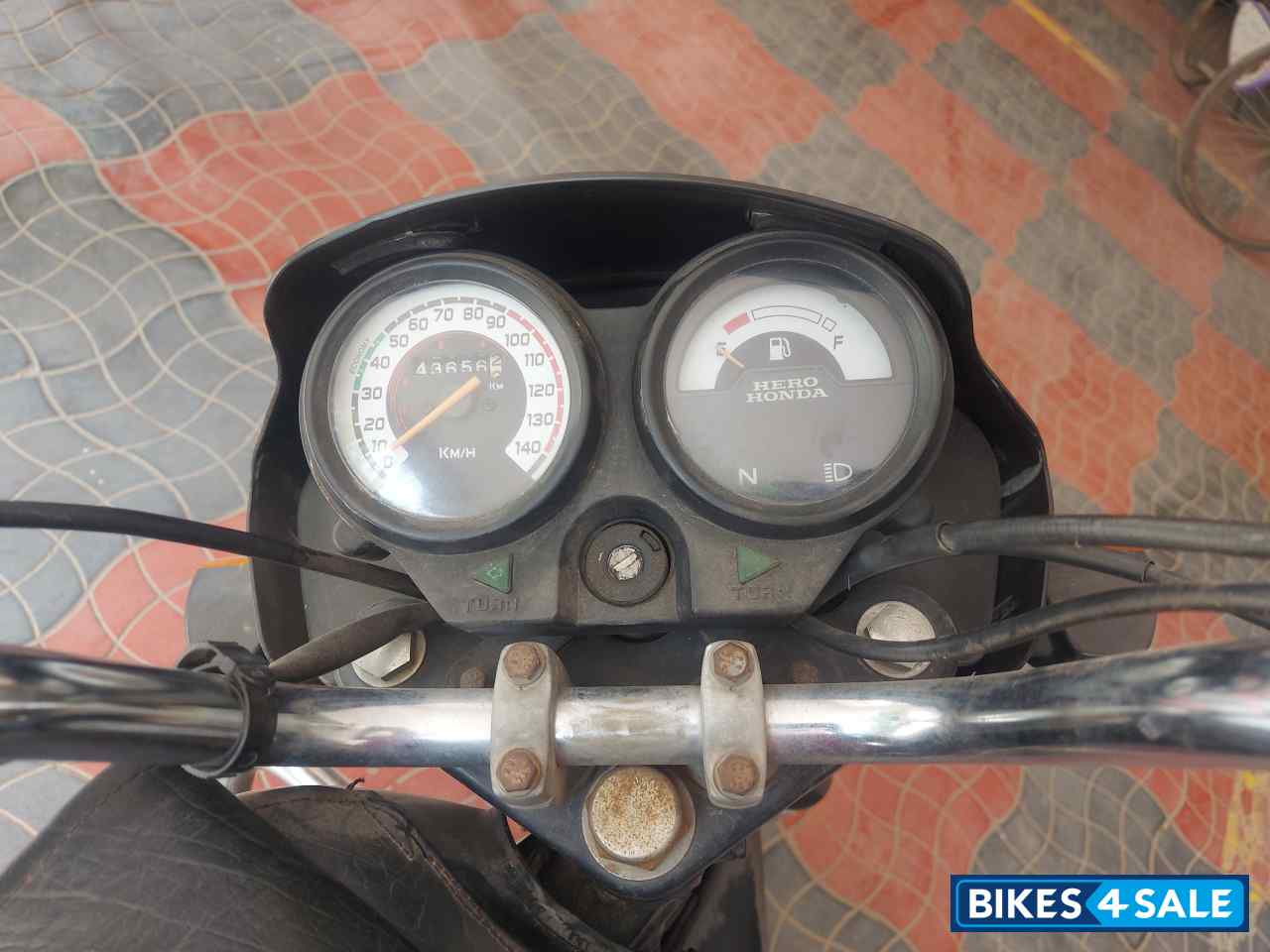 Metallic Black Hero Splendor Plus