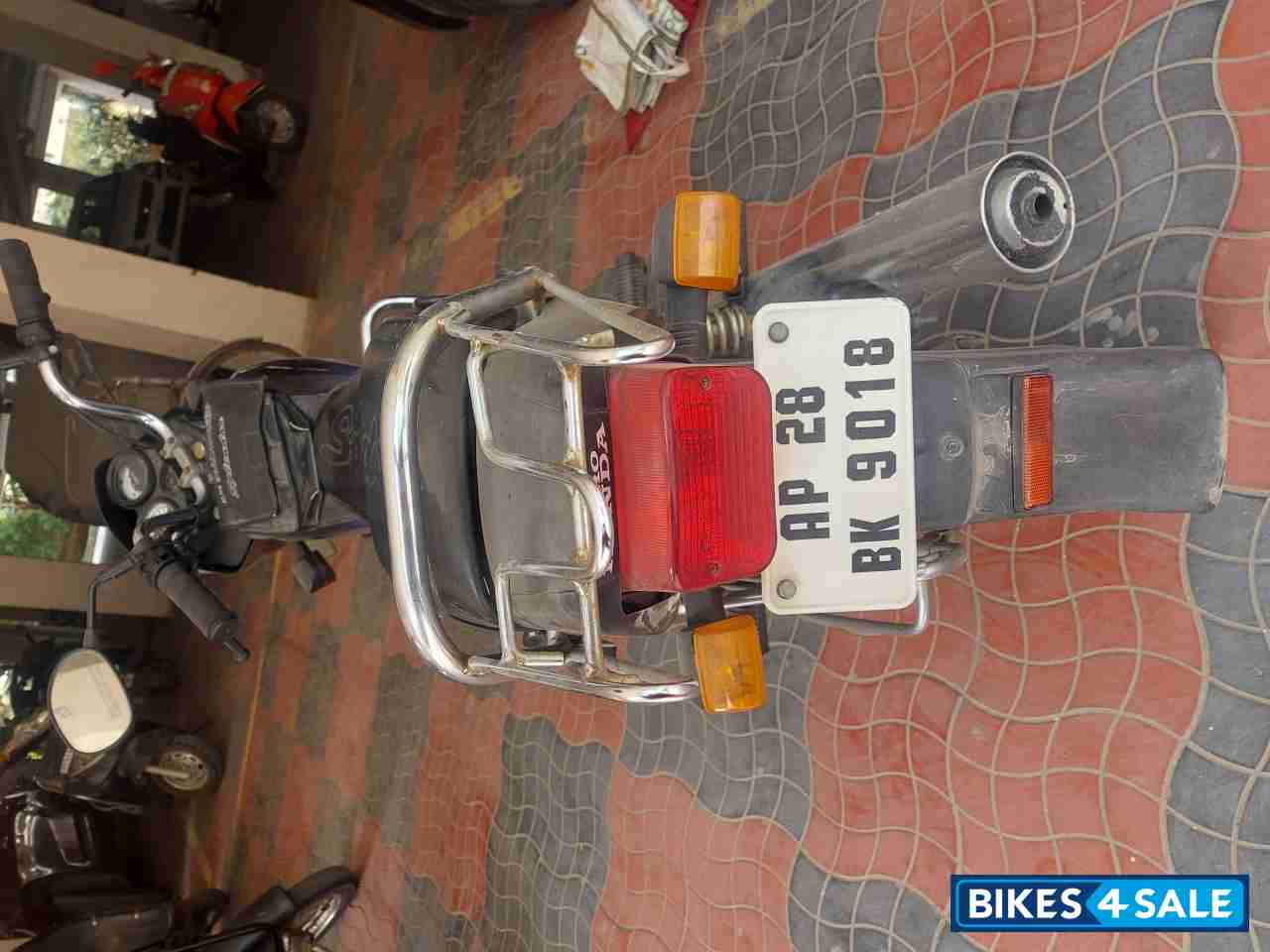 Metallic Black Hero Splendor Plus