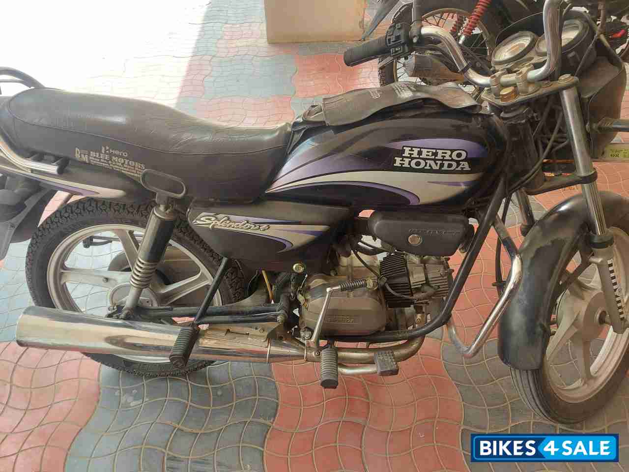 Metallic Black Hero Splendor Plus