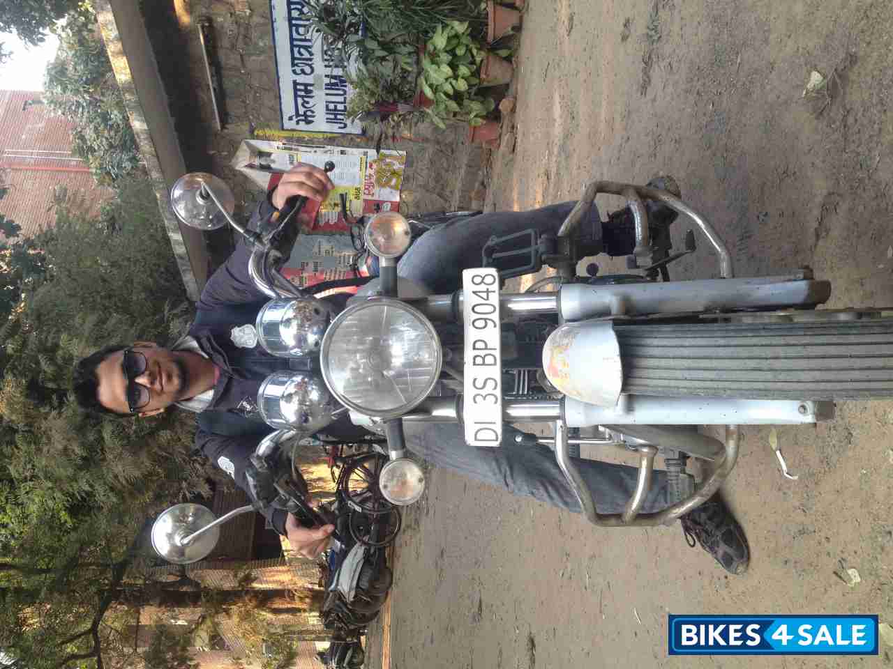 Silver Royal Enfield Thunderbird 350 Silver Royal Enfield Thunderbird 350