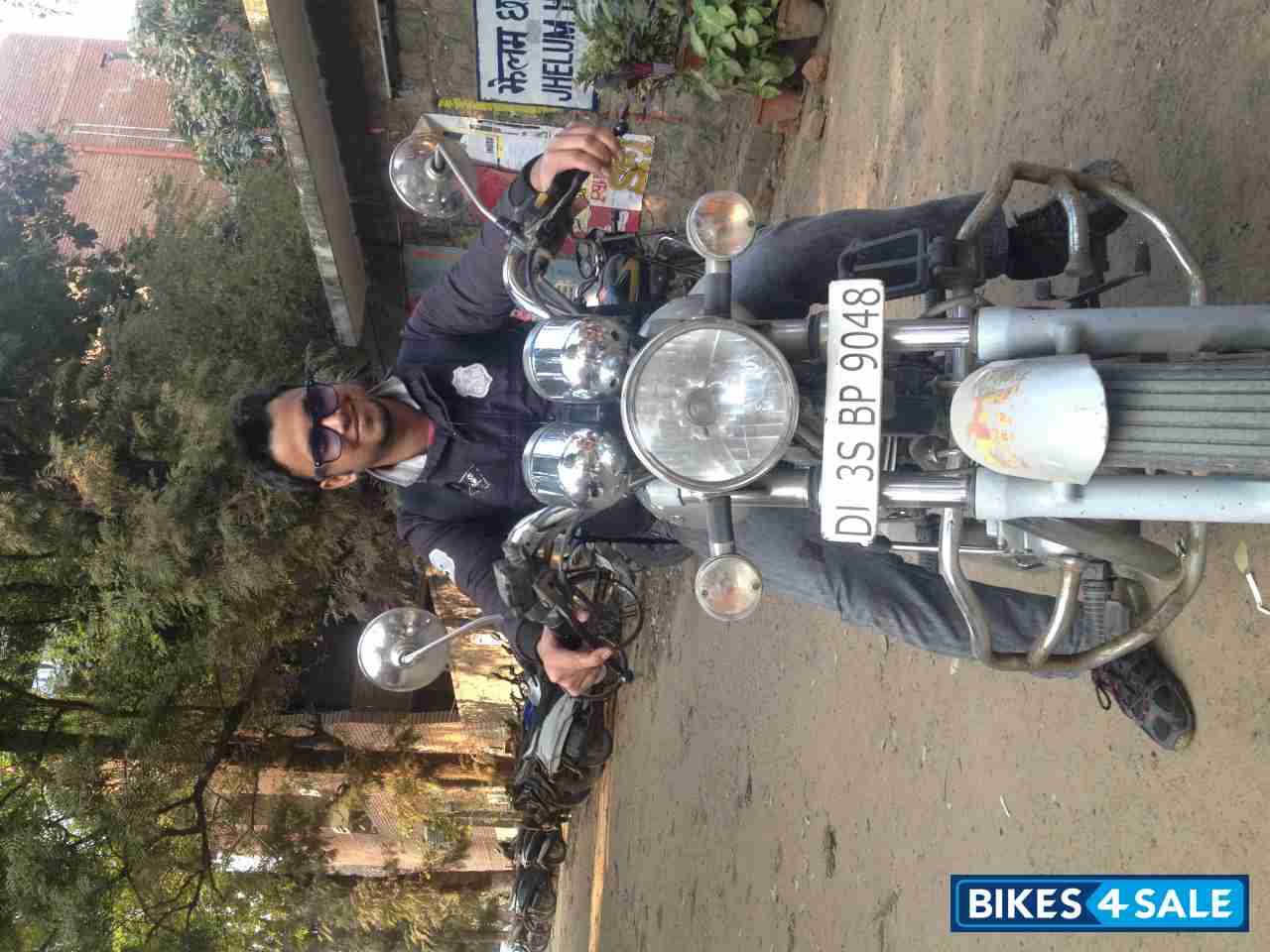 Silver Royal Enfield Thunderbird 350 Silver Royal Enfield Thunderbird 350