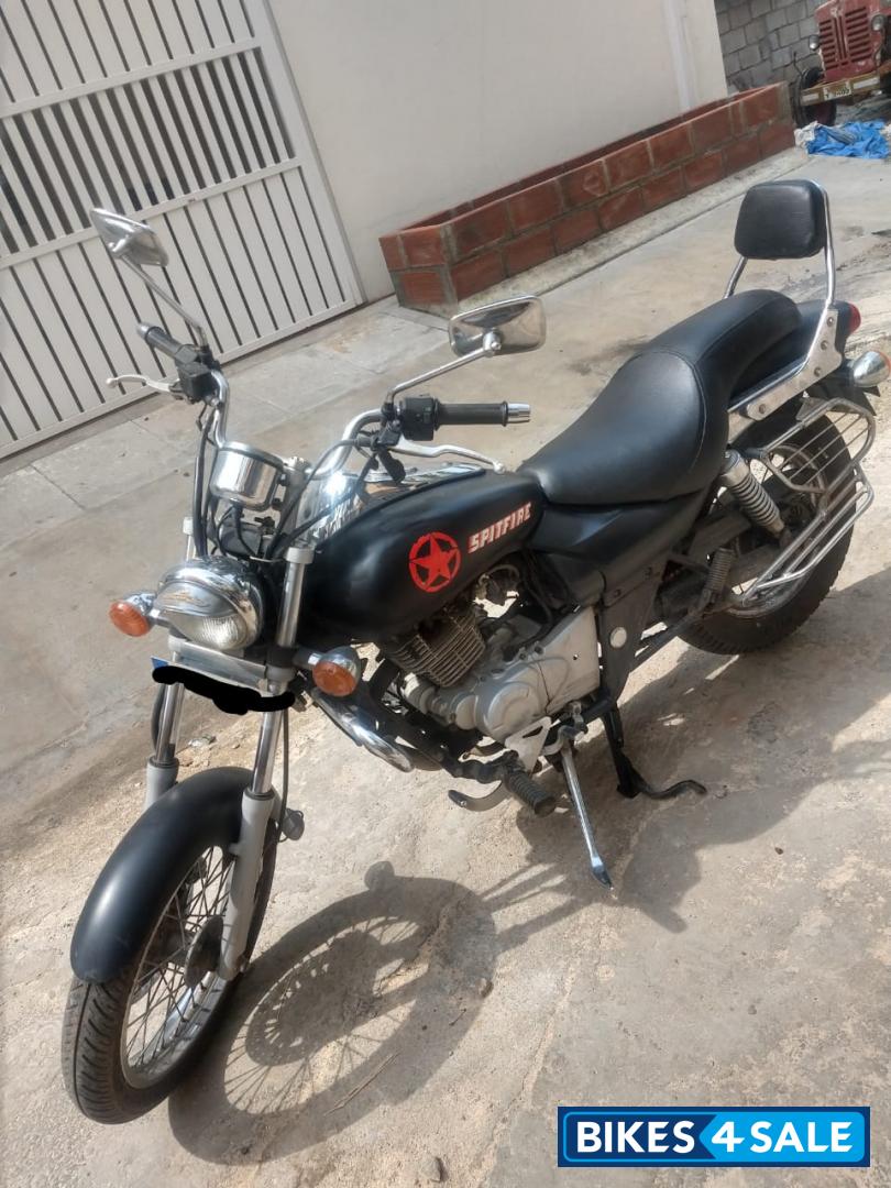 Bajaj Avenger 220 DTS-i