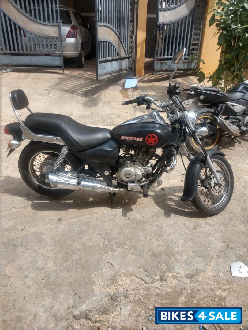Bajaj Avenger 220 DTS-i Bajaj Avenger 220 DTS-i