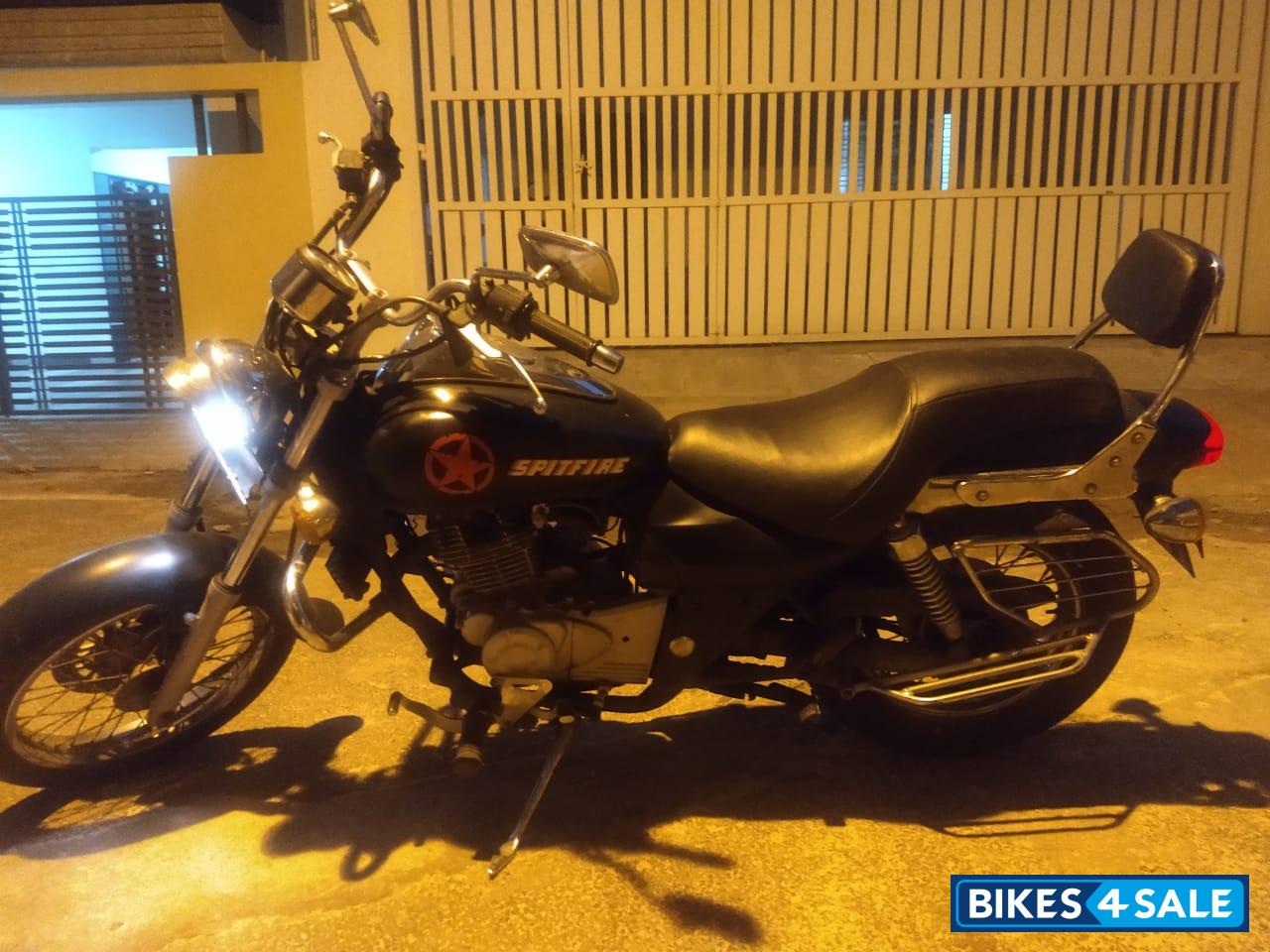 Bajaj Avenger 220 DTS-i Bajaj Avenger 220 DTS-i