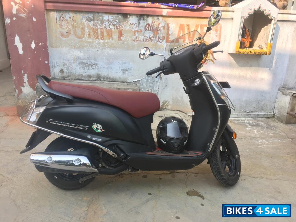 Black Suzuki Access 125 Special Edition BS6