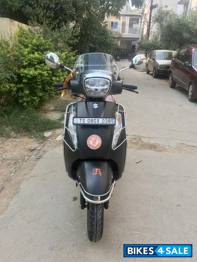 Black Suzuki Access 125 Special Edition BS6