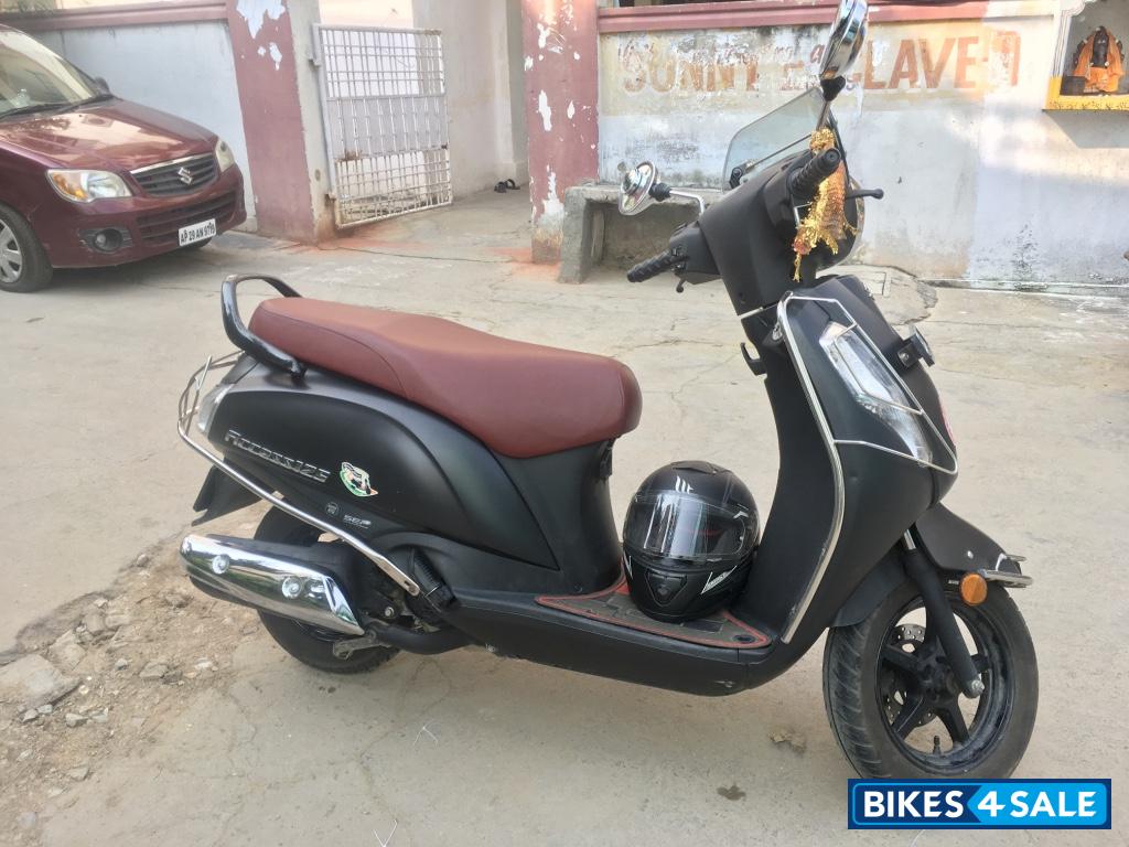 Black Suzuki Access 125 Special Edition BS6