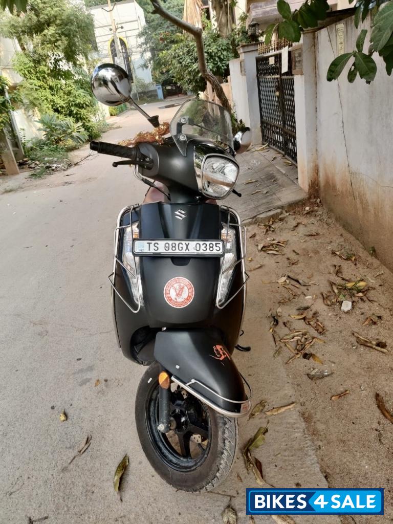 Black Suzuki Access 125 Special Edition BS6