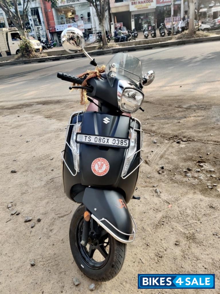 Black Suzuki Access 125 Special Edition BS6